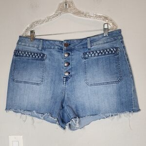 Idyllwind braided button fly stretch denim shorts. Plus Size 16